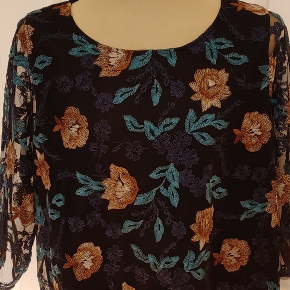🌿 NWOT Catherines Top - Picture 2 of 10